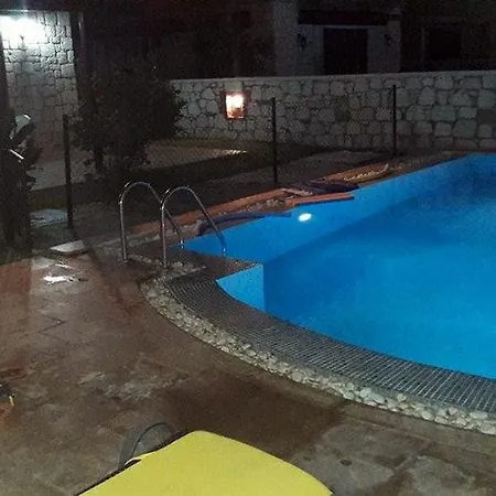 Vi̇lla